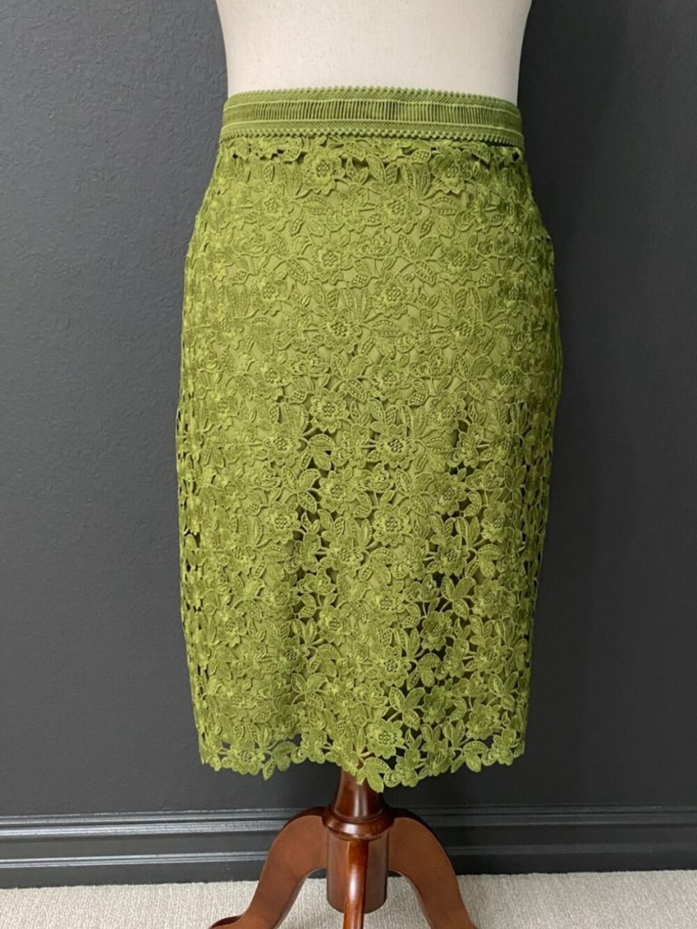 Ann Taylor Green Floral Lace Pencil Skirt Size 14 NWT